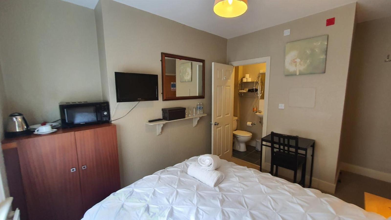 Amherst Pensión 3*